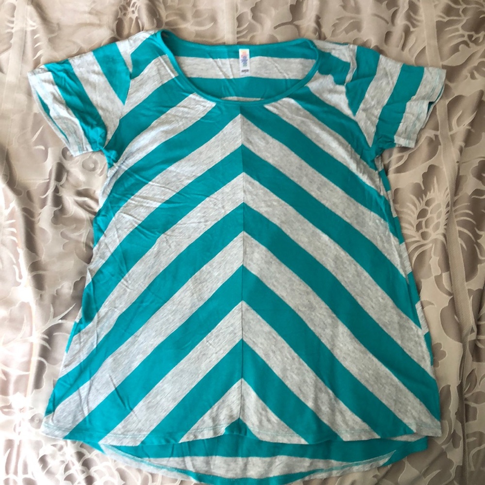 EUC LuLaRoe Classic Tee